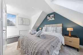 Modern 4BR House, Brentford,Pvt Garden,Parking